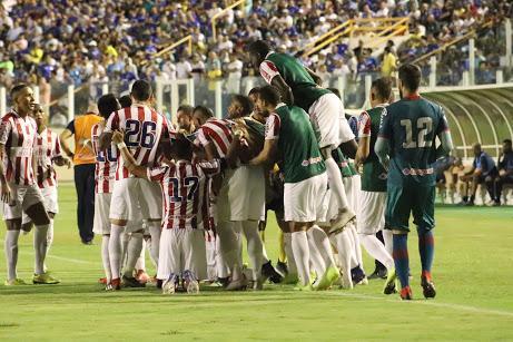 Veja imagens o duelo entre Confiana e Nutico