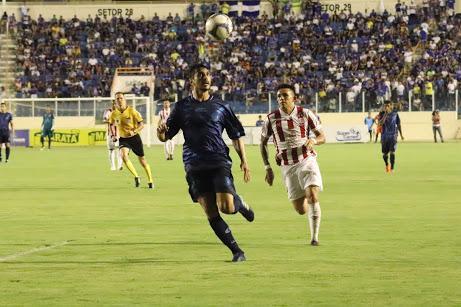 Veja imagens o duelo entre Confiana e Nutico