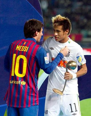 No Mundial daquele ano, o Santos foi goleado pelo Barcelona de Lionel Messi: 4 a 0. Cresciam as especulações de uma suposta transferência do craque para o clube catalão.