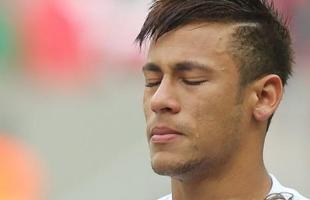 Em 26 de maio de 2013, o atacante se despediu do Santos. No estdio Man Garrincha, o Santos empatou com o Flamengo em 0 a 0.