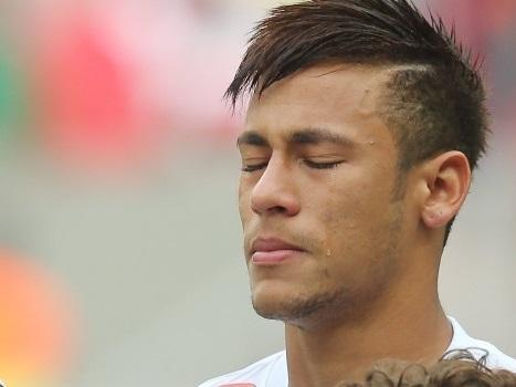 Em 26 de maio de 2013, o atacante se despediu do Santos. No estádio Mané Garrincha, o Santos empatou com o Flamengo em 0 a 0.