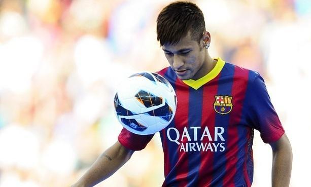 Neymar chegou ao Barcelona em 3 de junho de 2013. O jogador foi recebido por um Camp Nou lotado com mais de 45 mil pessoas. A transferência custou 57 milhões de euros.