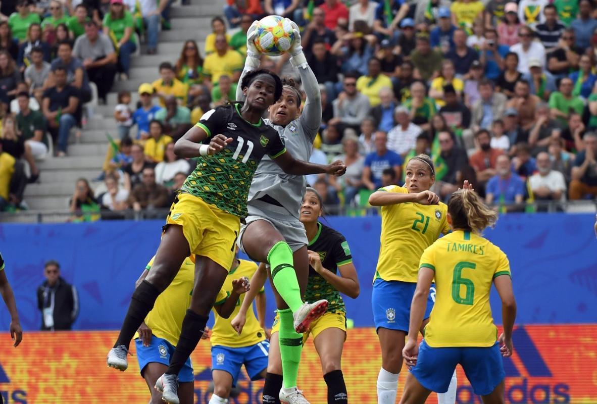 Seleo brasileira venceu a Jamaica por 3 a 0 em Grenoble, na Frana.