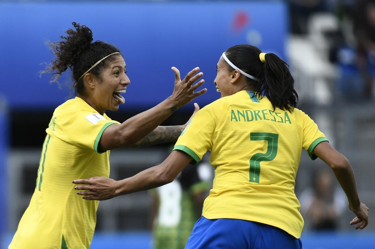 Seleo brasileira venceu a Jamaica por 3 a 0 em Grenoble, na Frana.