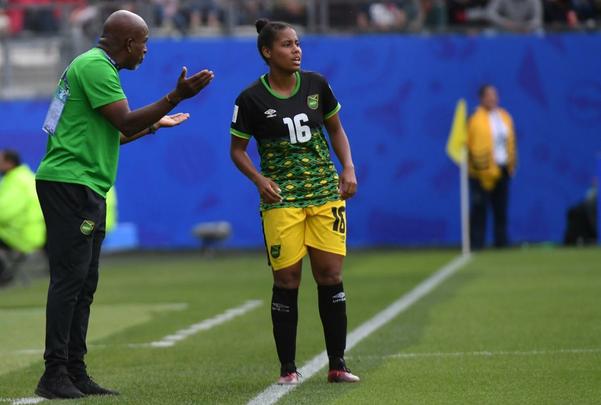 Seleção brasileira venceu a Jamaica por 3 a 0 em Grenoble, na França.