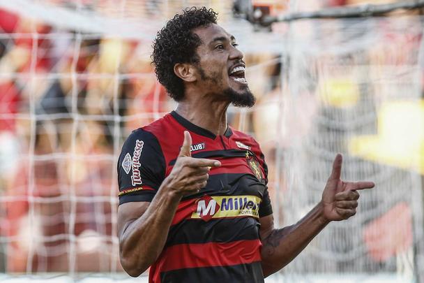 Contra o Salgueiro, dois gols e a confirmao da artilharia do Pernambucano