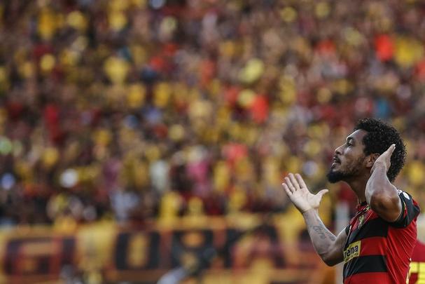 Contra o Salgueiro, dois gols e a confirmao da artilharia do Pernambucano