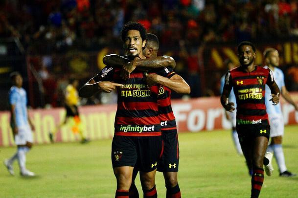 Contra o Londrina, veio o hat-trick. Trs gols em uma nica partida