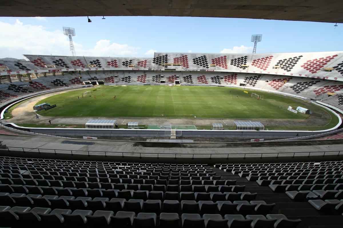 Alvo de crticas aps o jogo contra o Confiana, gramado do Arruda tem sido cuidado e j apresenta sensvel melhora para partida com o Ferrovirio-CE