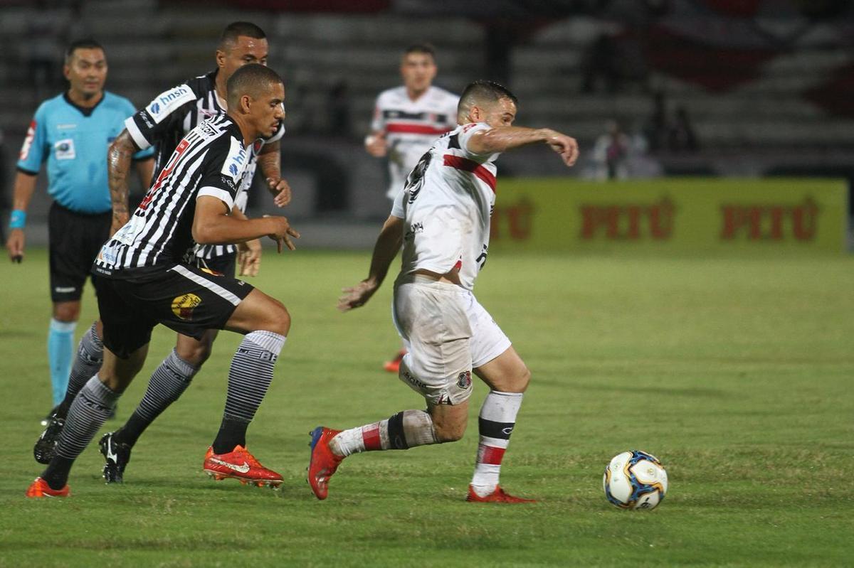 Santa Cruz e Botafogo-PB se enfrentaram pela 12 rodada da Srie C do Campeonato Brasileiro para se manterem na briga pelo G4