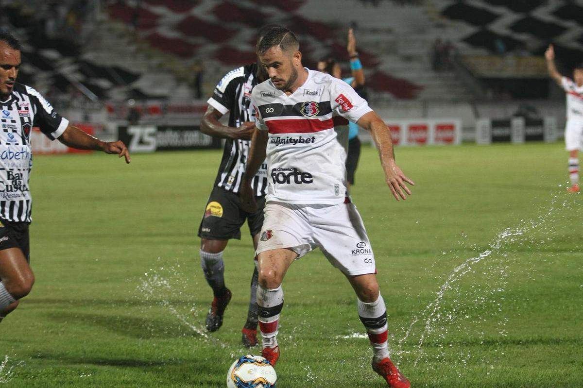 Santa Cruz e Botafogo-PB se enfrentaram pela 12 rodada da Srie C do Campeonato Brasileiro para se manterem na briga pelo G4