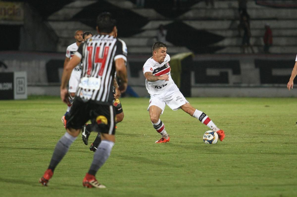 Santa Cruz e Botafogo-PB se enfrentaram pela 12 rodada da Srie C do Campeonato Brasileiro para se manterem na briga pelo G4