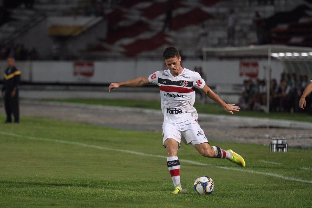 Santa Cruz e Botafogo-PB se enfrentaram pela 12 rodada da Srie C do Campeonato Brasileiro para se manterem na briga pelo G4