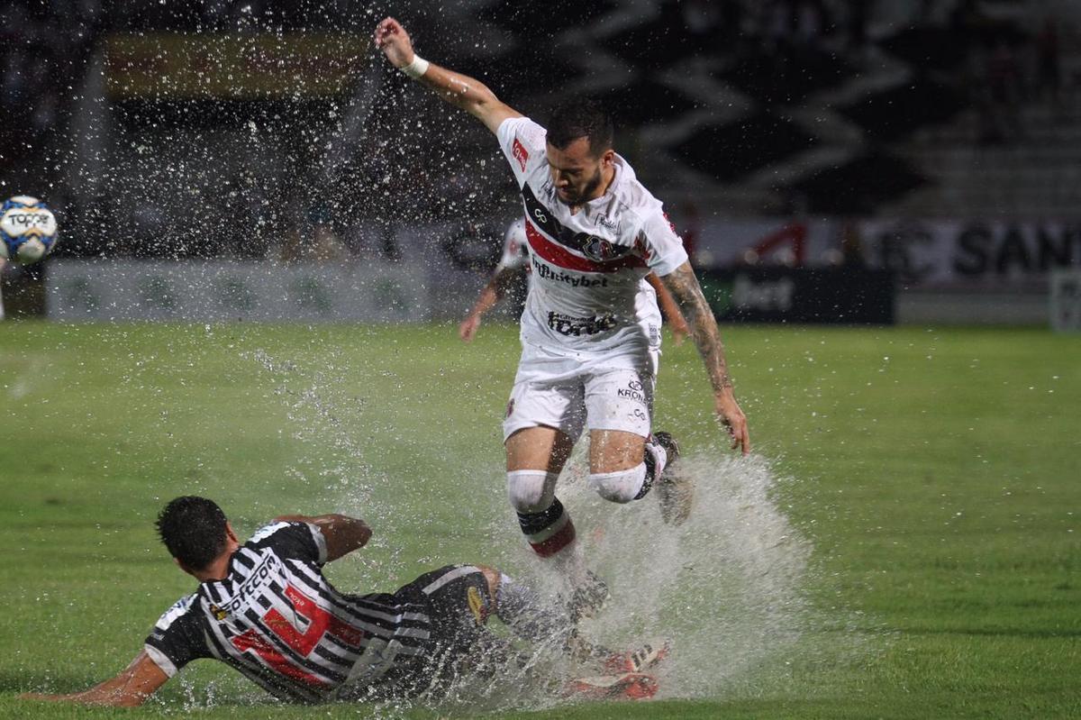 Santa Cruz e Botafogo-PB se enfrentaram pela 12 rodada da Srie C do Campeonato Brasileiro para se manterem na briga pelo G4