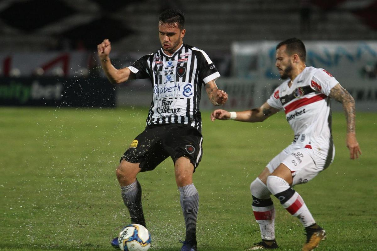 Santa Cruz e Botafogo-PB se enfrentaram pela 12 rodada da Srie C do Campeonato Brasileiro para se manterem na briga pelo G4