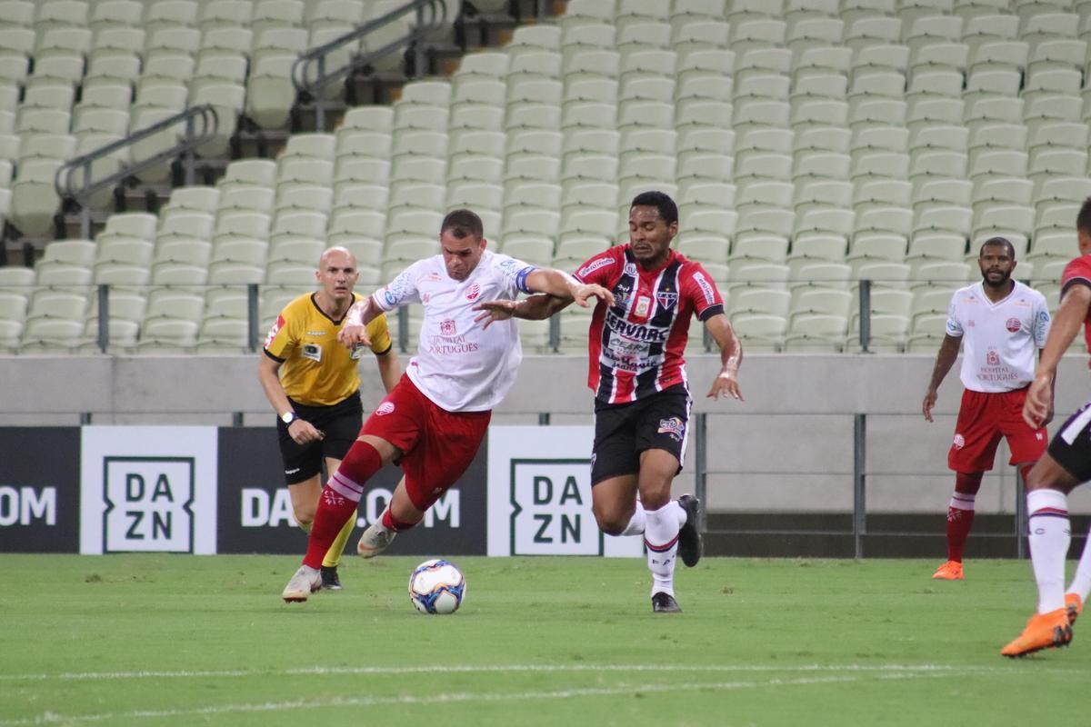 Equipes se enfrentaram nesta segunda-feira no estdio Castelo pela 12 rodada da Srie C.