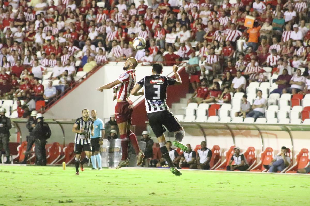 Equipes se enfrentaram pela 13 rodada da competio no estdio dos Aflitos.