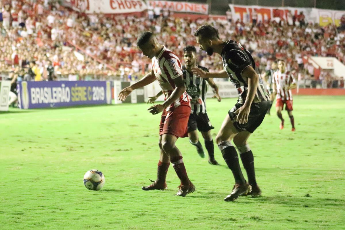 Equipes se enfrentaram pela 13 rodada da competio no estdio dos Aflitos.