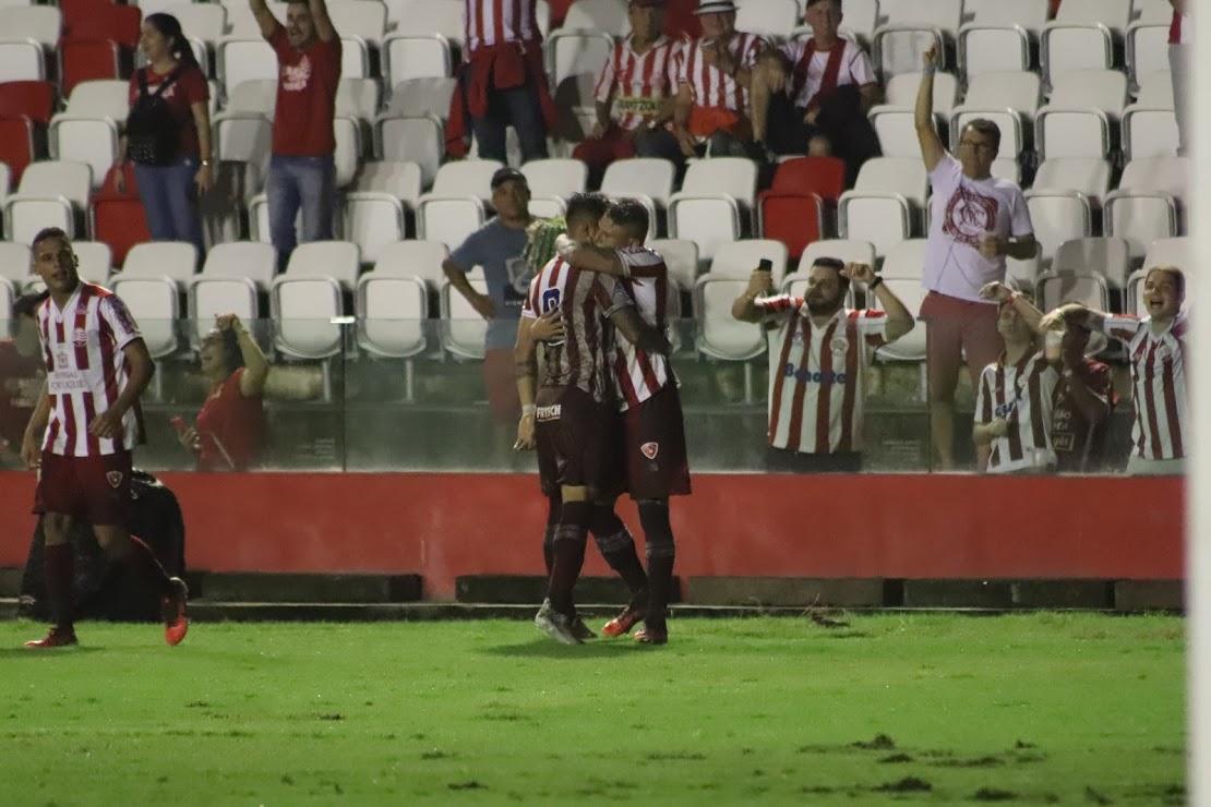 Nutico venceu Confiana de virada, nos Aflitos, e assumiu a vice-liderana do Grupo A da Srie C