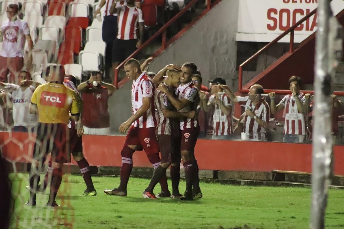 Nutico venceu Confiana de virada, nos Aflitos, e assumiu a vice-liderana do Grupo A da Srie C