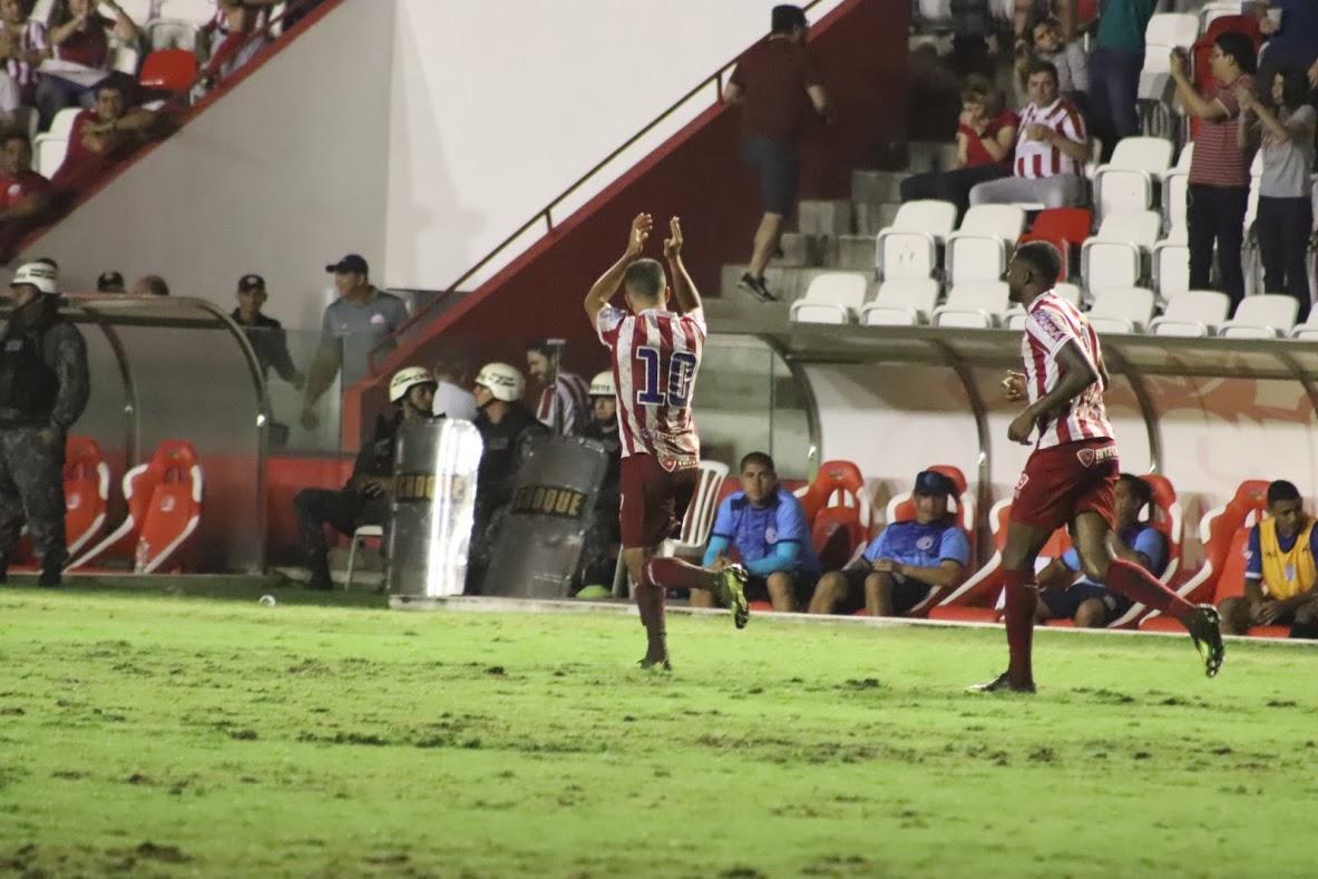 Nutico venceu Confiana de virada, nos Aflitos, e assumiu a vice-liderana do Grupo A da Srie C