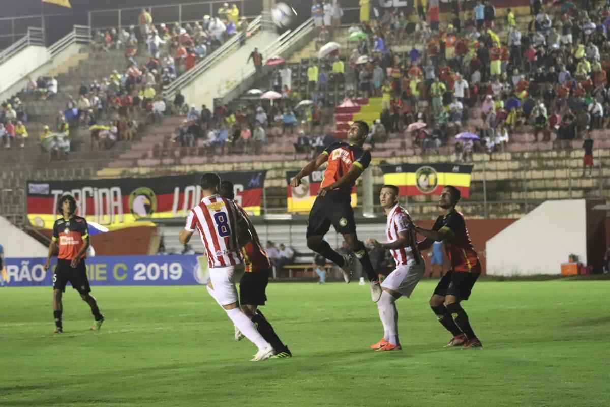 Com o resultado, o Alvirrubro precisar vencer, de qualquer jeito, o Sampaio Corra, na prxima rodada, nos Aflitos 