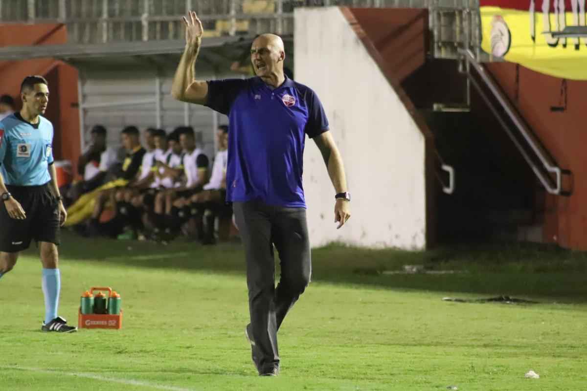 Com o resultado, o Alvirrubro precisar vencer, de qualquer jeito, o Sampaio Corra, na prxima rodada, nos Aflitos 