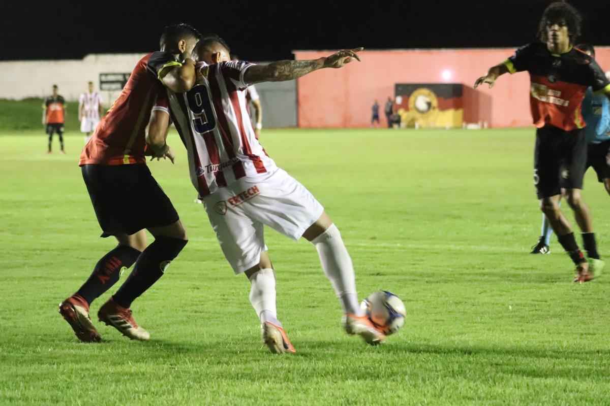 Com o resultado, o Alvirrubro precisar vencer, de qualquer jeito, o Sampaio Corra, na prxima rodada, nos Aflitos 