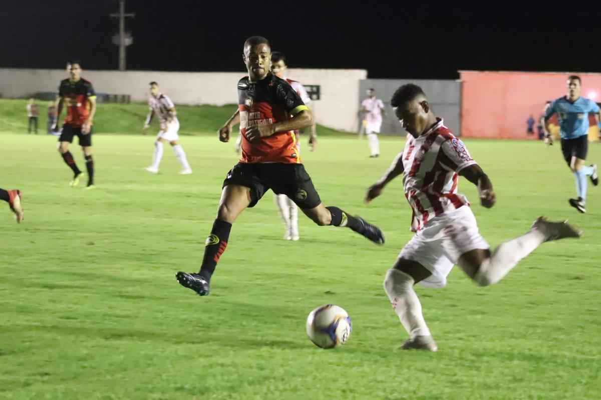 Com o resultado, o Alvirrubro precisar vencer, de qualquer jeito, o Sampaio Corra, na prxima rodada, nos Aflitos 