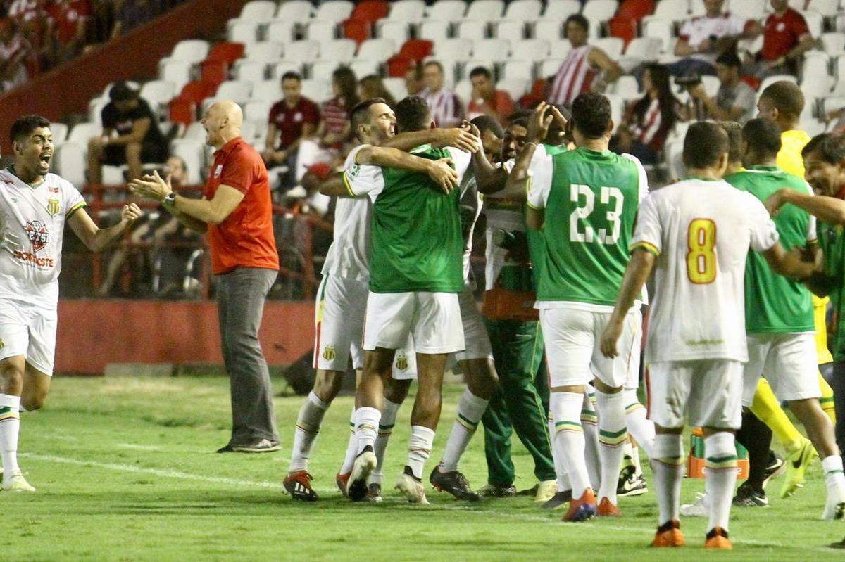 Com casa cheia, Timbu fez a antepenltima rodada da primeira fase da Srie C dentro dos Aflitos