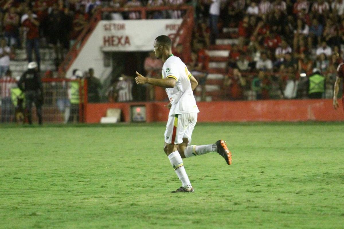 Com casa cheia, Timbu fez a antepenltima rodada da primeira fase da Srie C dentro dos Aflitos