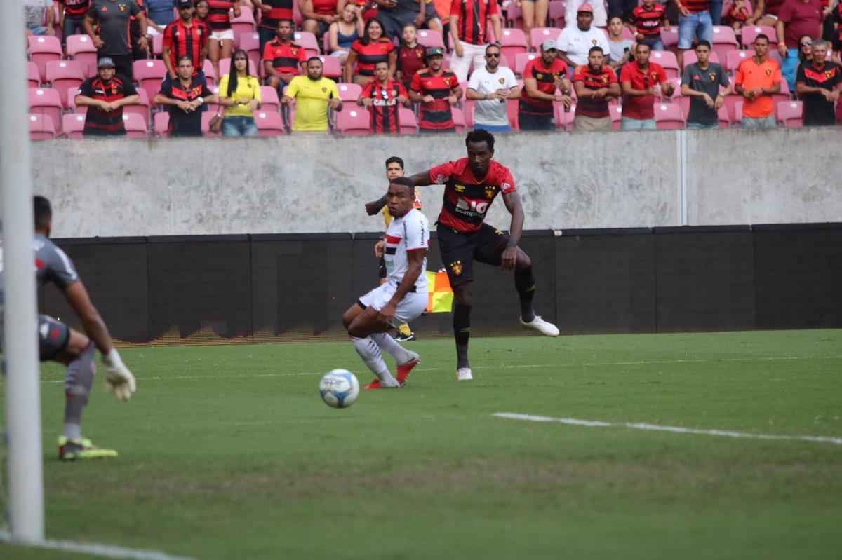 Em estreia de novo uniforme, Sport enfrenta o Botafogo-SP, na Arena de Pernambuco, em partida vlida pela 16 rodada da Srie B