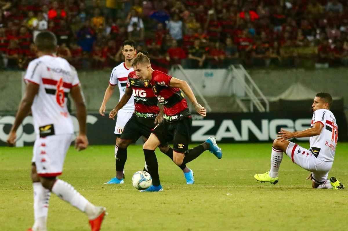Em estreia de novo uniforme, Sport enfrenta o Botafogo-SP, na Arena de Pernambuco, em partida vlida pela 16 rodada da Srie B