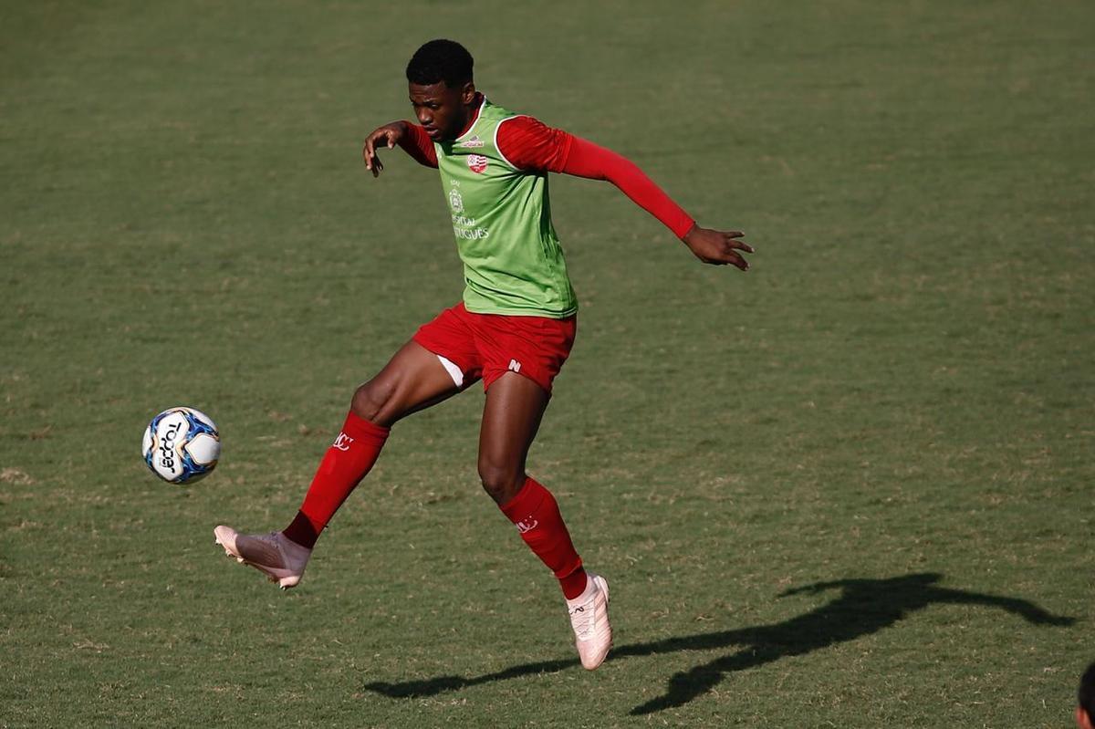 Timbu trocou o CT Wilson Campos pelo estdio dos Aflitos na tarde desta quarta-feira