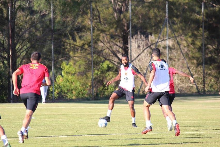 Leo est em Sorocaba, cidade prxima a Campinas, onde acontece neste sbado o jogo vlido pela 18 rodada da Srie B.