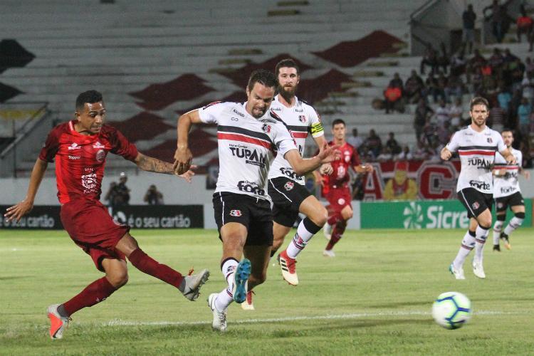 Nutico e Santa Cruz se enfrentaram de maneira indita pela Copa do Brasil