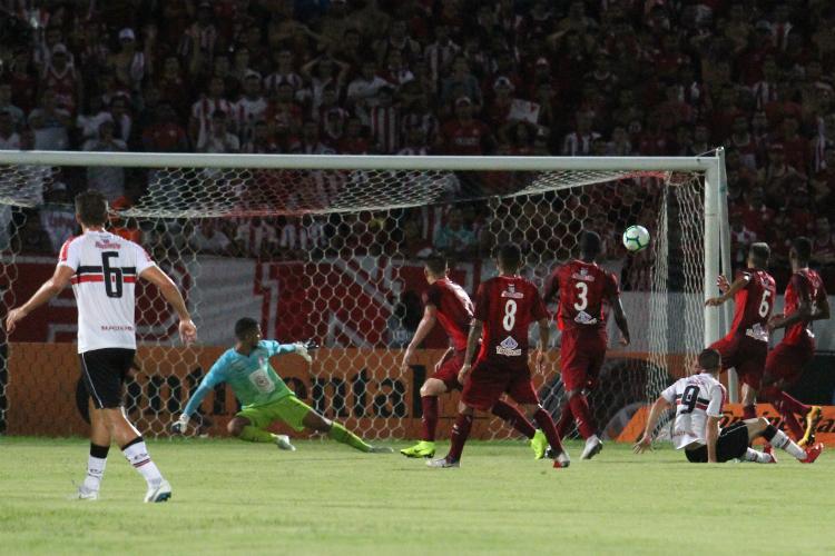 Lance em que Pipico marcou para o Santa