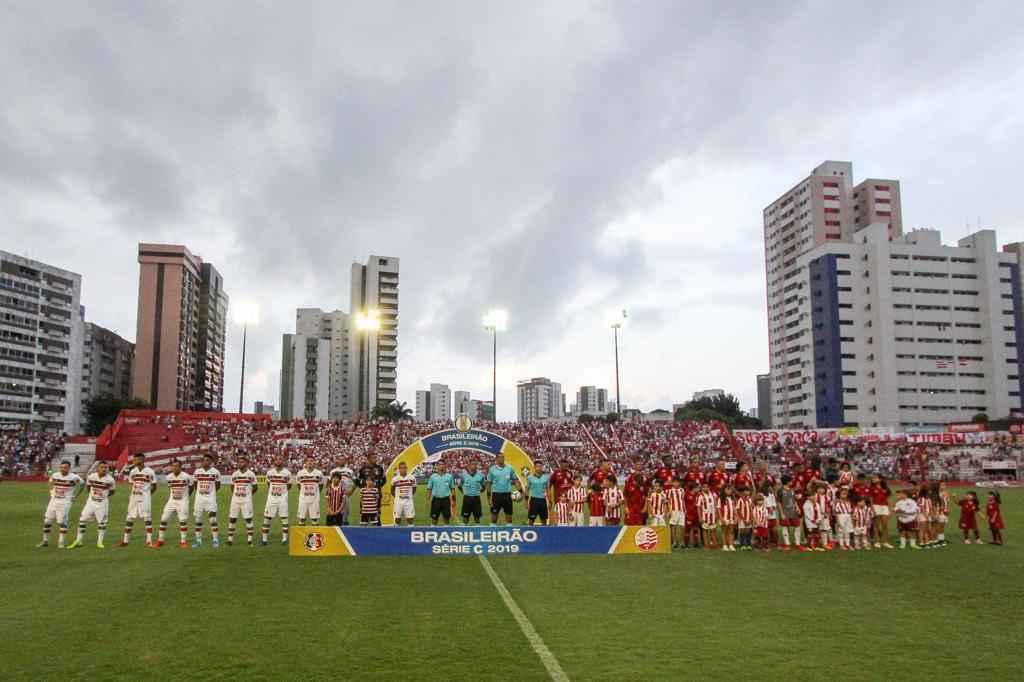 Equipes fizeram Clssico das Emoes vlido pela ltima rodada da primeira fase da competio no Estdio dos Aflitos. 