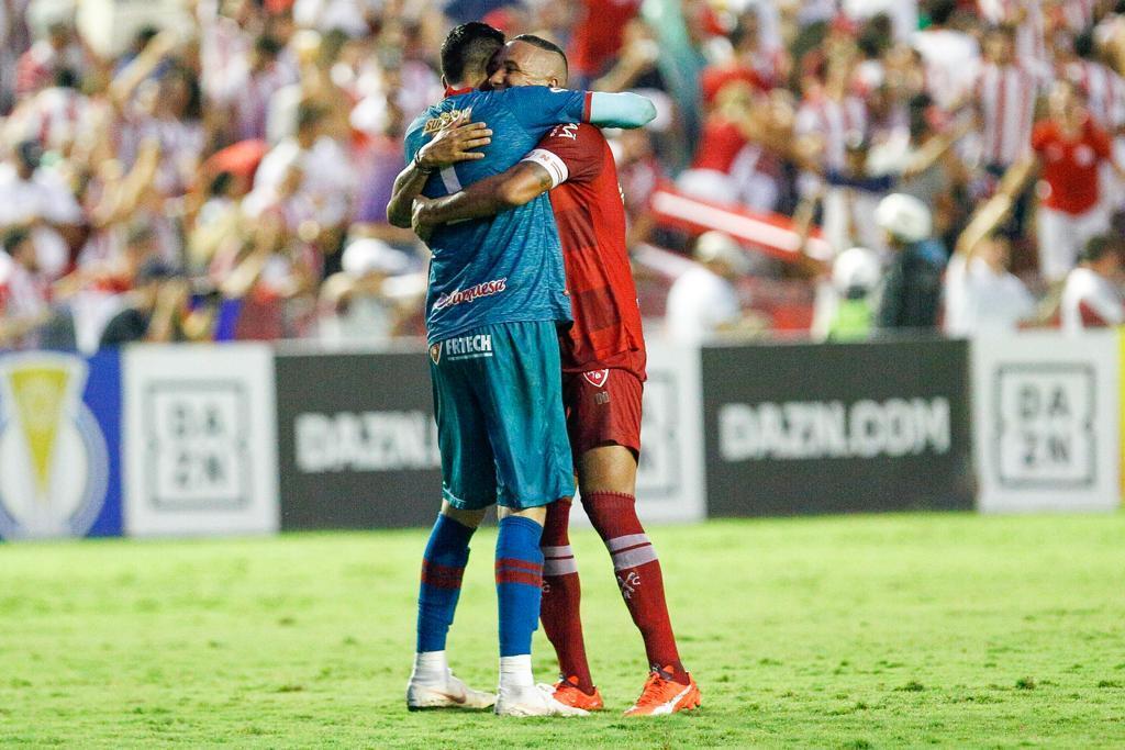 Equipes fizeram Clssico das Emoes vlido pela ltima rodada da primeira fase da competio no Estdio dos Aflitos. 