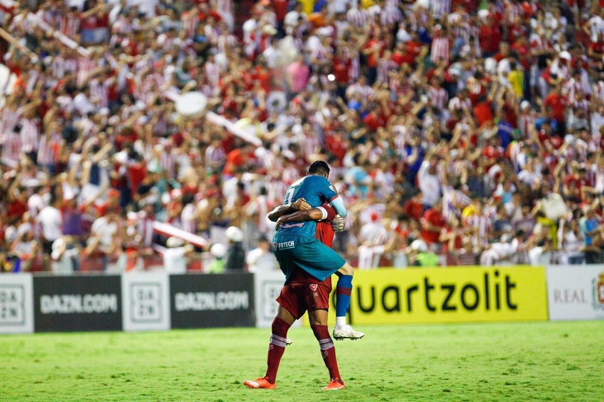 Equipes fizeram Clssico das Emoes vlido pela ltima rodada da primeira fase da competio no Estdio dos Aflitos. 