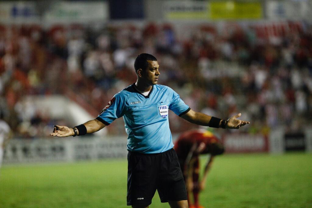 Equipes fizeram Clssico das Emoes vlido pela ltima rodada da primeira fase da competio no Estdio dos Aflitos. 