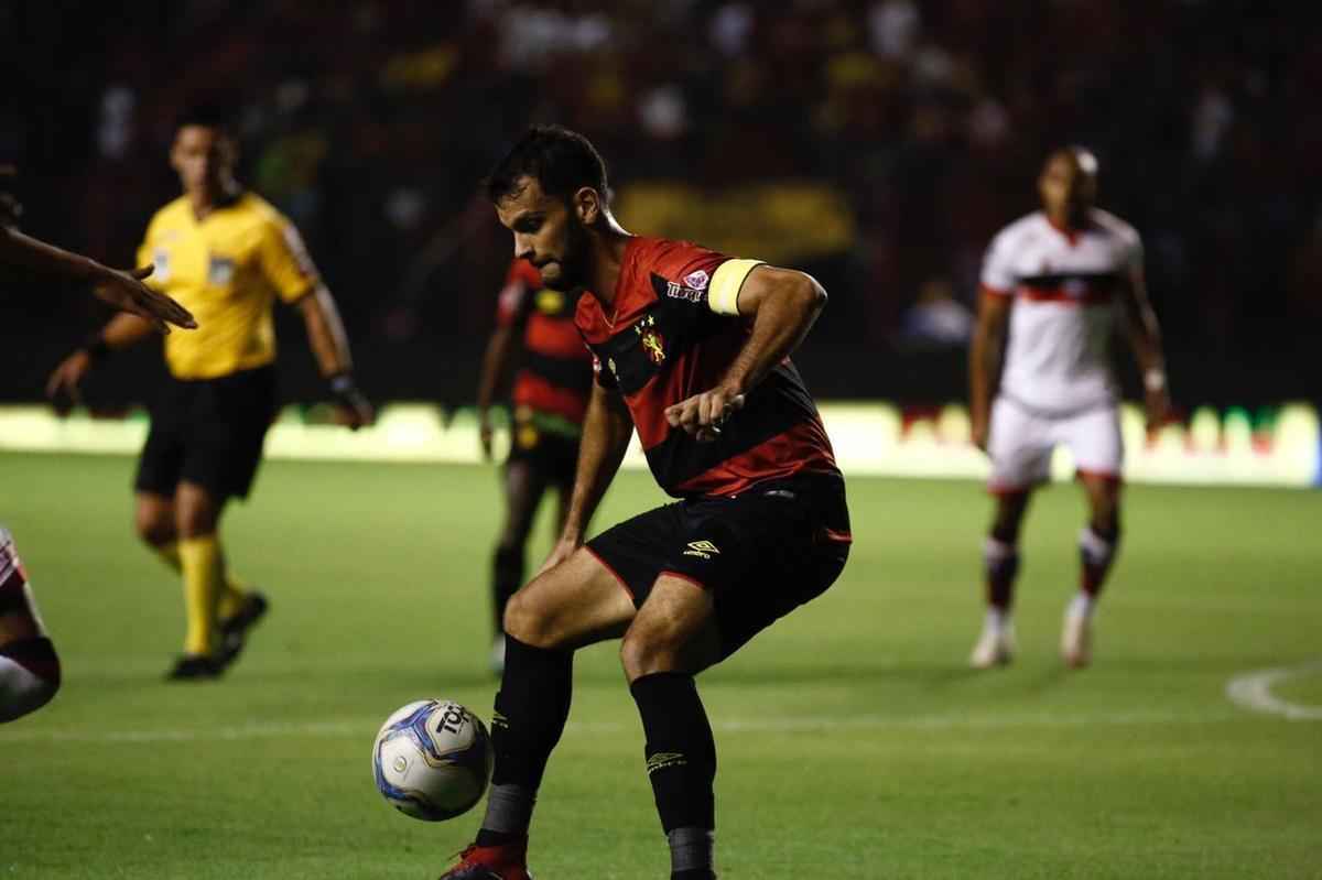 Com o resultado, o Leo vai para o 10 empate na competio 