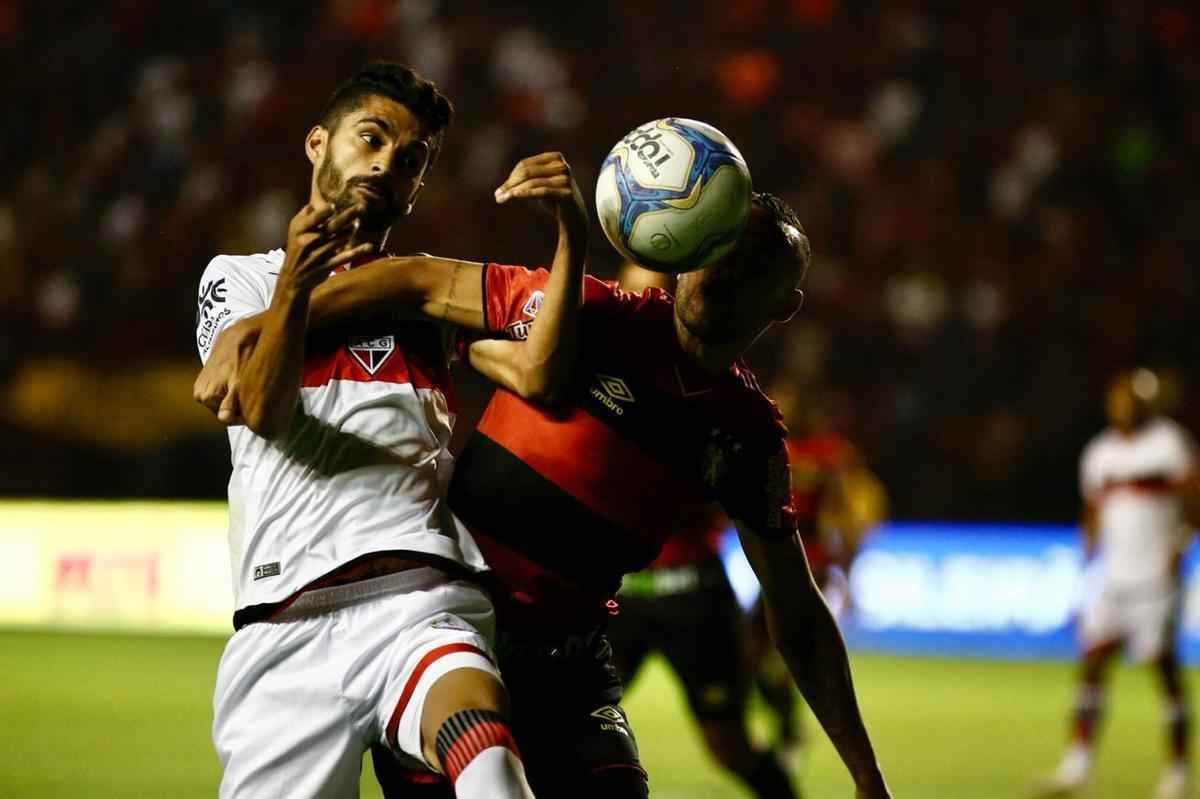 Com o resultado, o Leo vai para o 10 empate na competio 