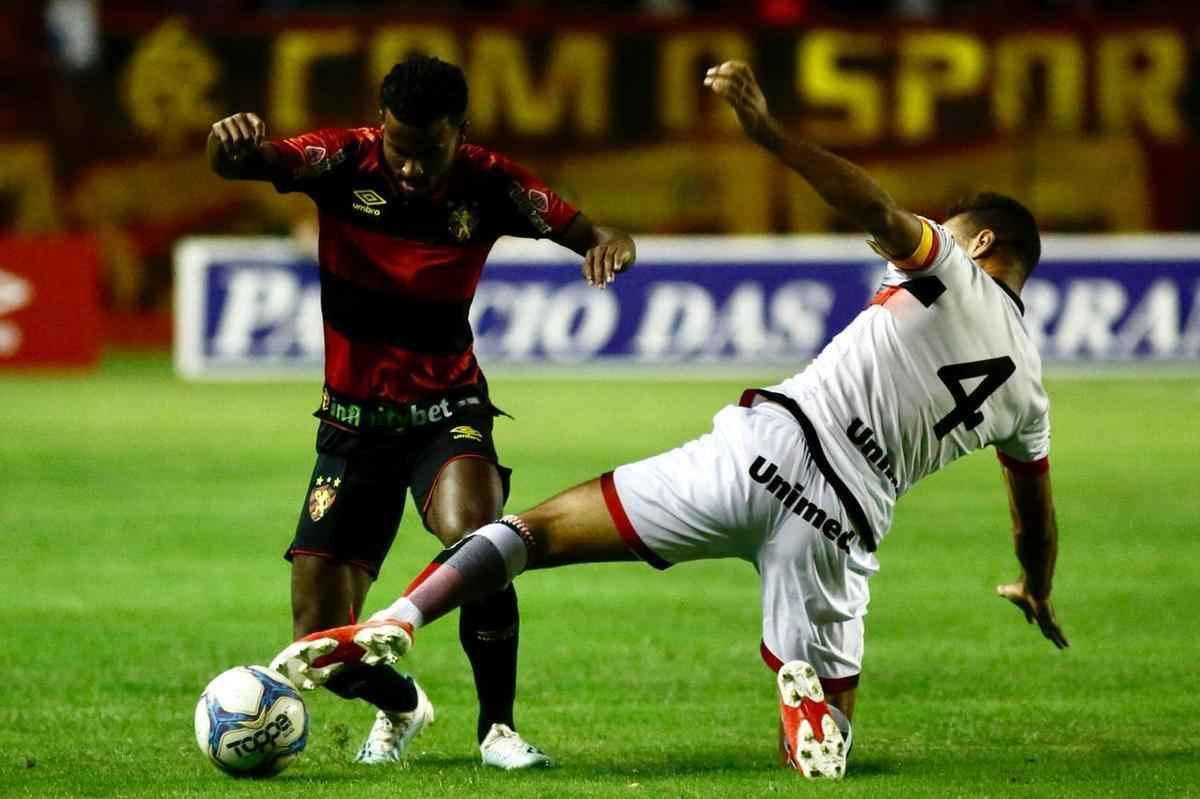 Com o resultado, o Leo vai para o 10 empate na competio 