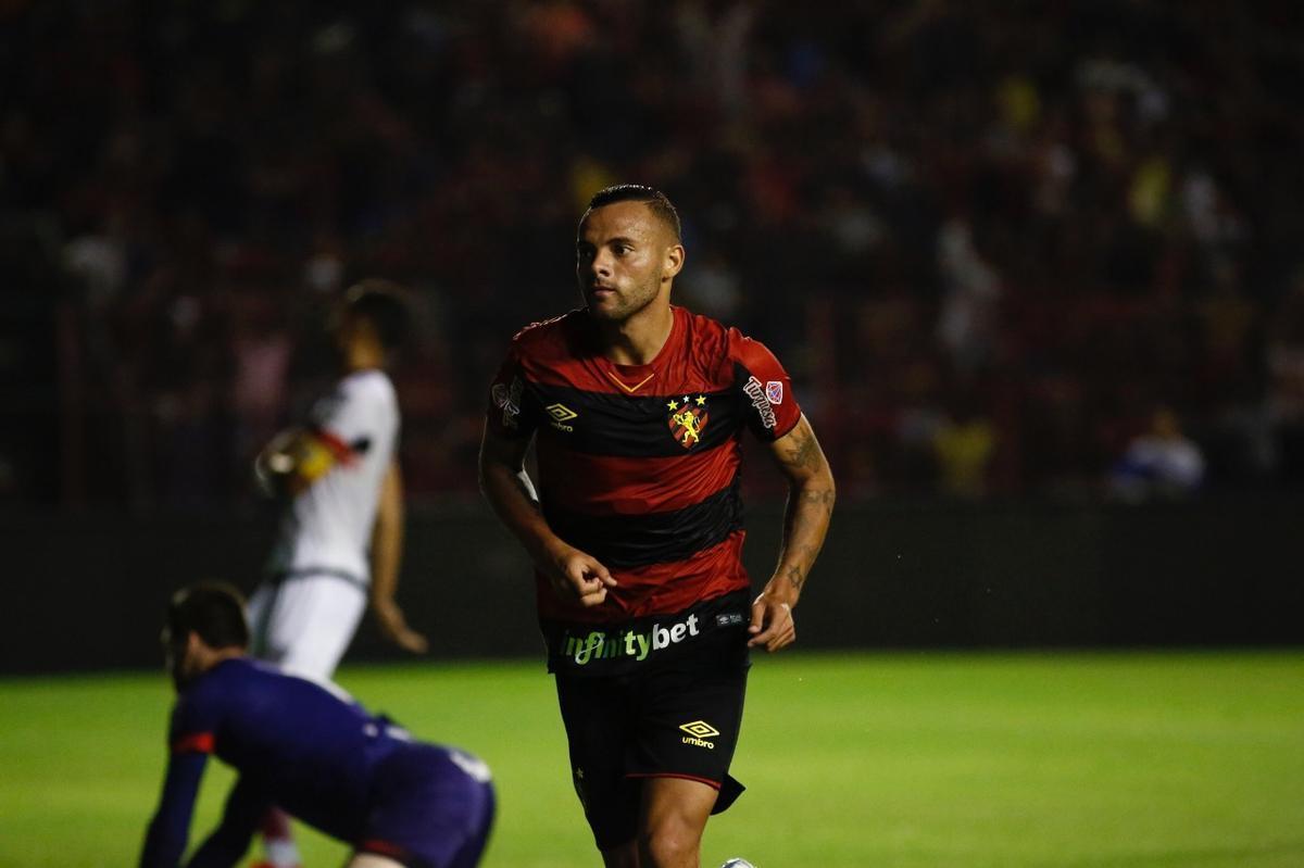 Com o resultado, o Leo vai para o 10 empate na competio 