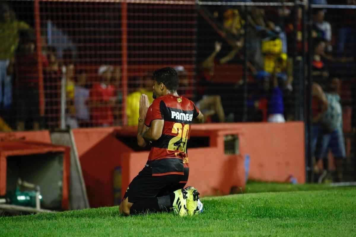 Com o resultado, o Leo vai para o 10 empate na competio 