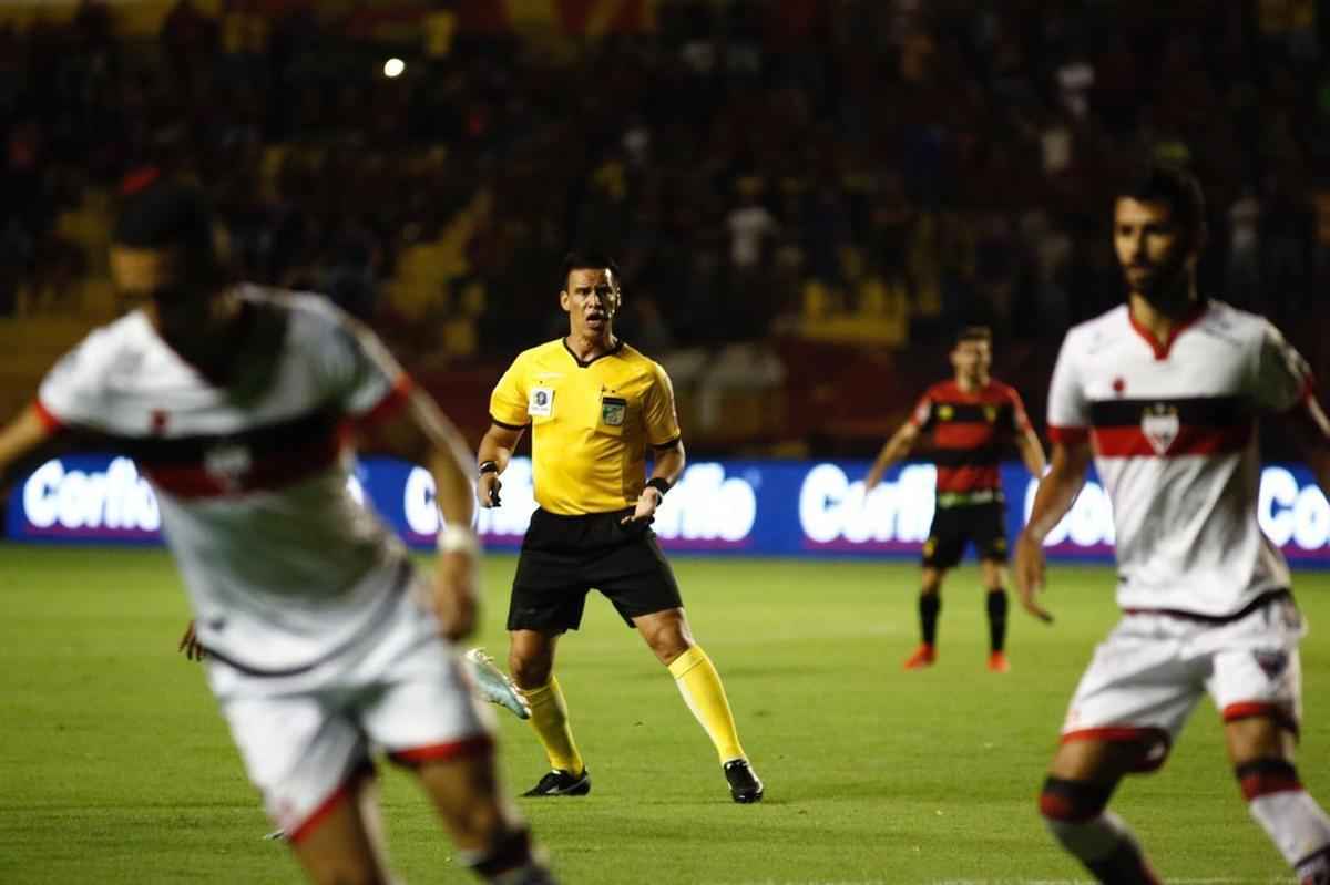 Com o resultado, o Leo vai para o 10 empate na competio 