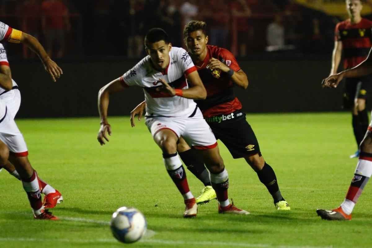 Com o resultado, o Leo vai para o 10 empate na competio 