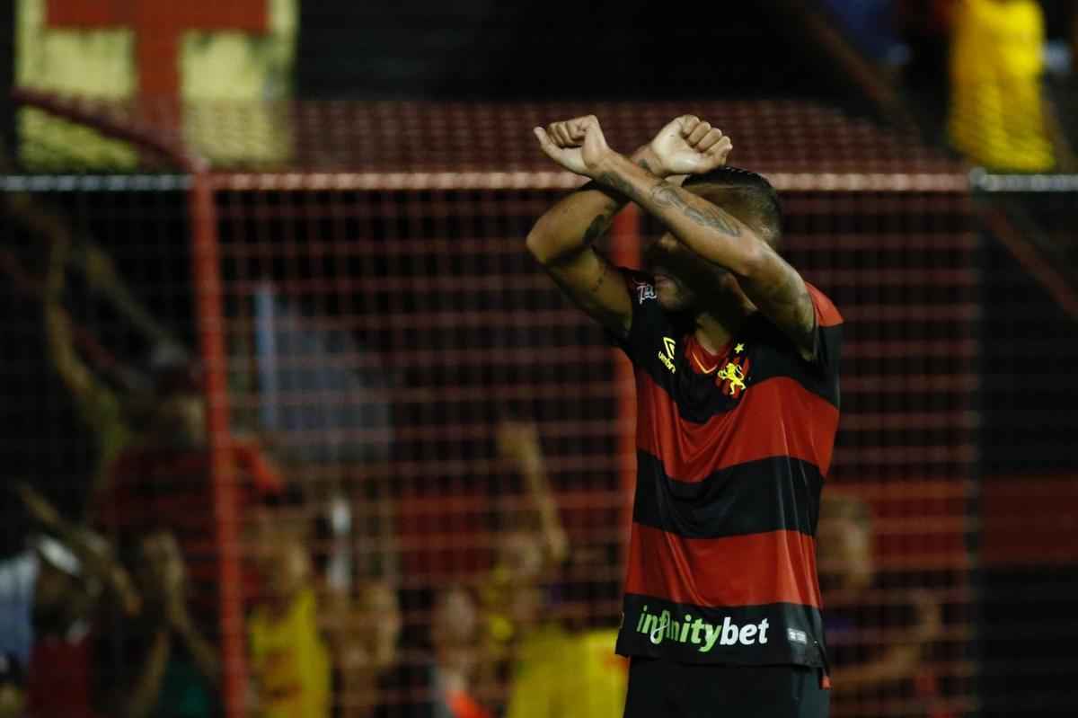 Com o resultado, o Leo vai para o 10 empate na competio 