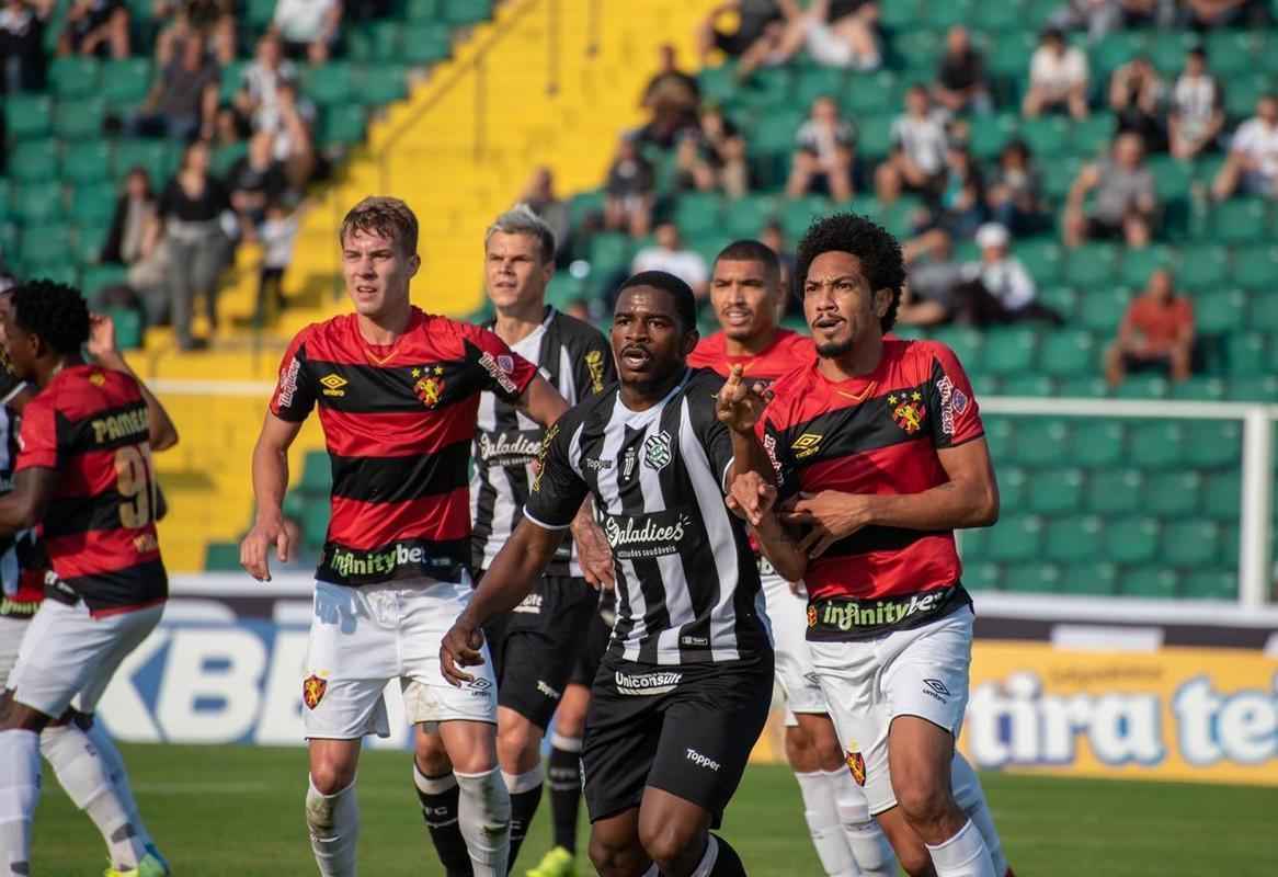 Sport visitou o Figuerense, em Santa Catarina, e bateu o time alvinegro por 2 a 1, com gols de Hernane e Norberto